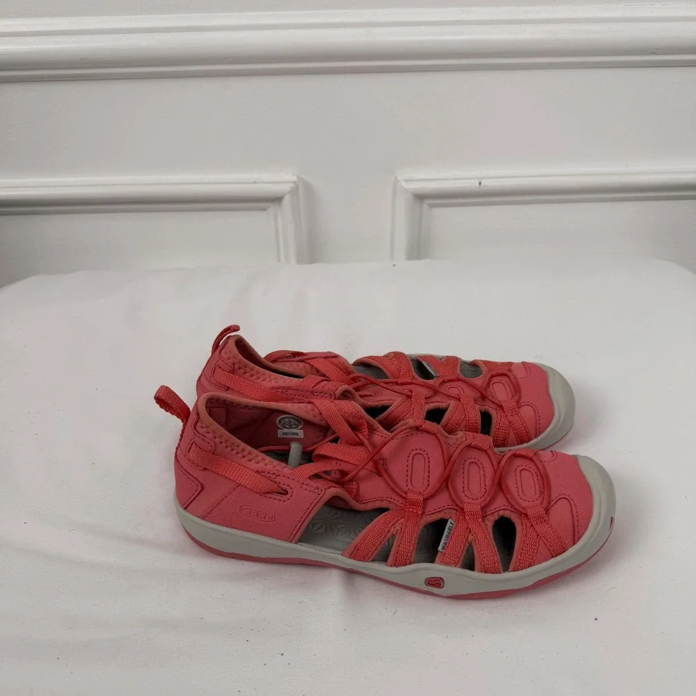 KEEN Moxie Kids Sandals Coral Pink Water Shoes 1025093 Size 3 US 35 EU